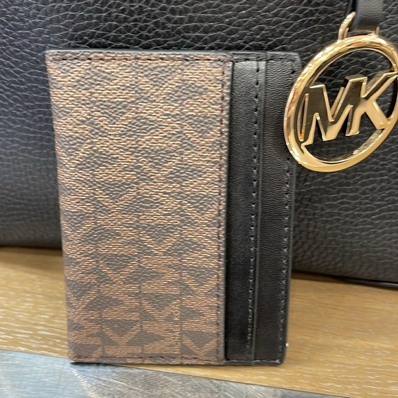 MICHAEL KORS
Reed Large Card Holder Case Wallet
Brown /Black MK Signature
NWT - Picture 6 of 16